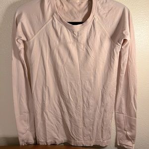 Lululemon Swiftly Tech Long Sleeve Shirt in size 6